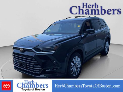 Used 2025 Toyota Grand Highlander AWD image 11