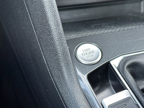 Used 2022 Volkswagen Tiguan SE image 25