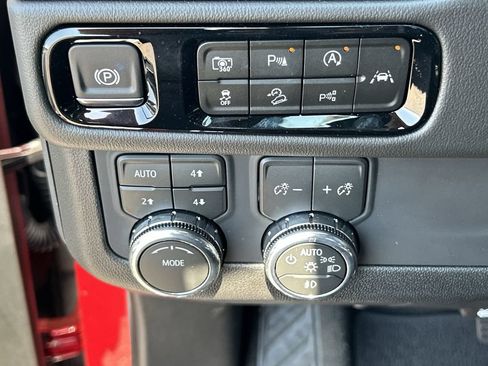New 2026 GMC Yukon AT4 w/ AT4 Premium Package AWD/4WD image 18