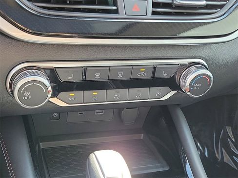 Certified 2023 Nissan Altima 2.5 SR w/ SR Premium Package image 9