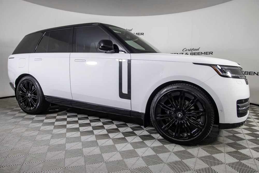 Used 2024 Land Rover Range Rover SE AWD/4WD image 2