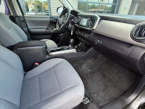 Used 2018 Toyota Tacoma SR5 RWD image 40