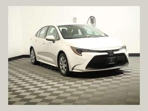 Used 2021 Toyota Corolla LE FWD image 1