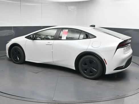 New 2026 Toyota Prius LE image 6