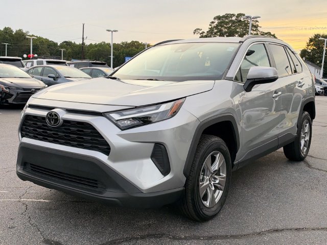 Used 2025 Toyota RAV4 XLE FWD image 8