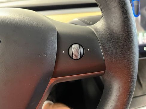 Used 2022 Tesla Model 3 Long Range AWD/4WD image 28