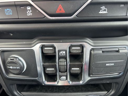 Used 2023 Jeep Wrangler Unlimited Sahara w/ Cold Weather Group image 32