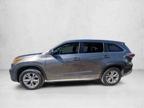 Used 2014 Toyota Highlander XLE image 2