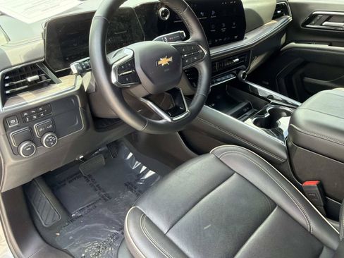 Used 2025 Chevrolet Suburban Premier RWD image 33