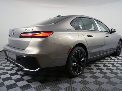 Used 2026 BMW 740i image 3