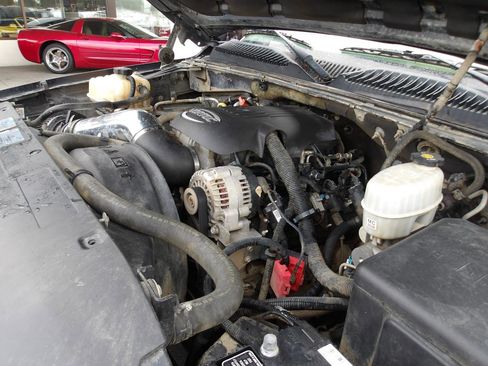 Used 2004 Chevrolet Tahoe LS image 19