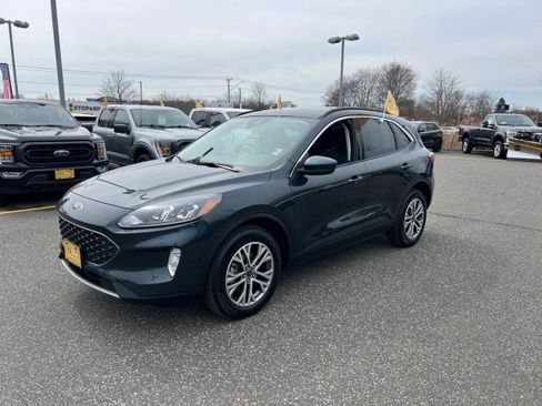 Certified 2022 Ford Escape SEL w/ Technology Package AWD/4WD image 3