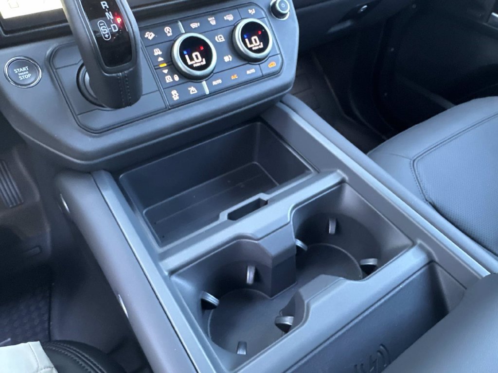 New 2026 Land Rover Defender 110 X-Dynamic SE AWD/4WD image 26