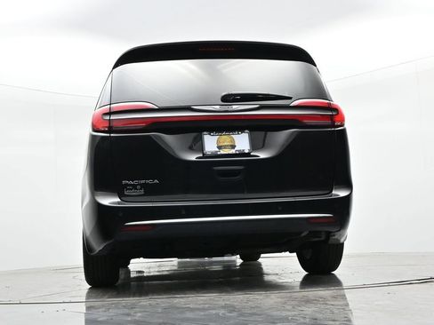 Used 2024 Chrysler Pacifica Touring-L FWD image 22