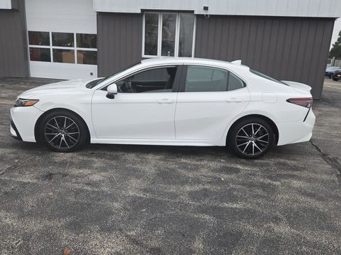 Used 2021 Toyota Camry SE image 6