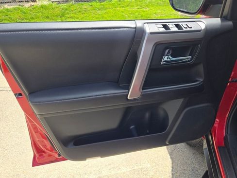 Used 2018 Toyota 4Runner SR5 Premium AWD/4WD image 19