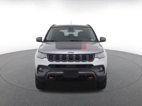 Used 2025 Jeep Compass Trailhawk AWD/4WD image 2
