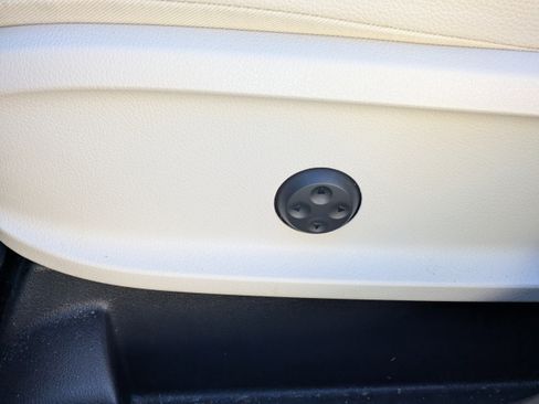 Used 2025 Mercedes-Benz GLB 250 image 24