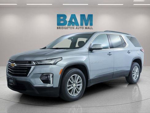 Certified 2023 Chevrolet Traverse LT w/ Rear Camera Mirror Package AWD/4WD image 3