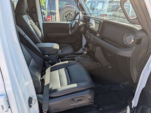 Used 2025 Jeep Gladiator Sport AWD/4WD image 10