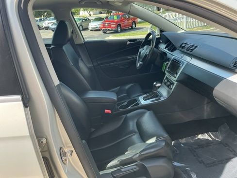 Used 2010 Volkswagen Passat Komfort FWD image 34