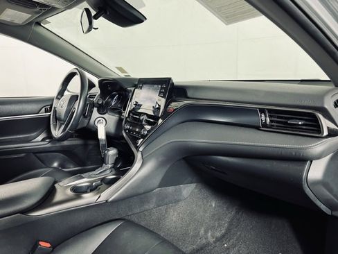 Used 2021 Toyota Camry SE image 17