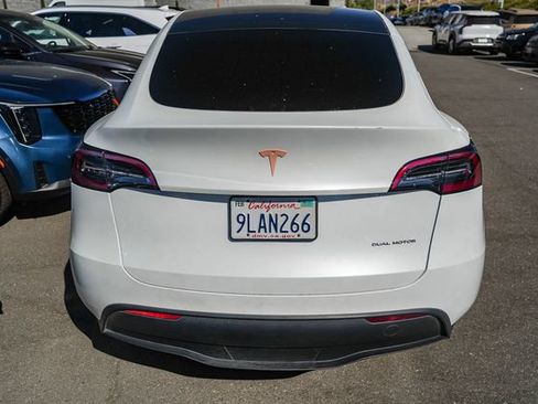 Used 2024 Tesla Model Y Long Range AWD/4WD image 8