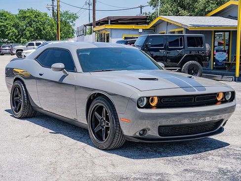Used 2019 Dodge Challenger SXT w/ Blacktop Package RWD image 3