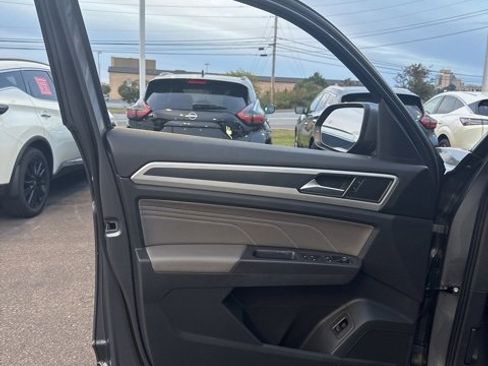 Used 2021 Volkswagen Atlas Cross Sport SEL image 10