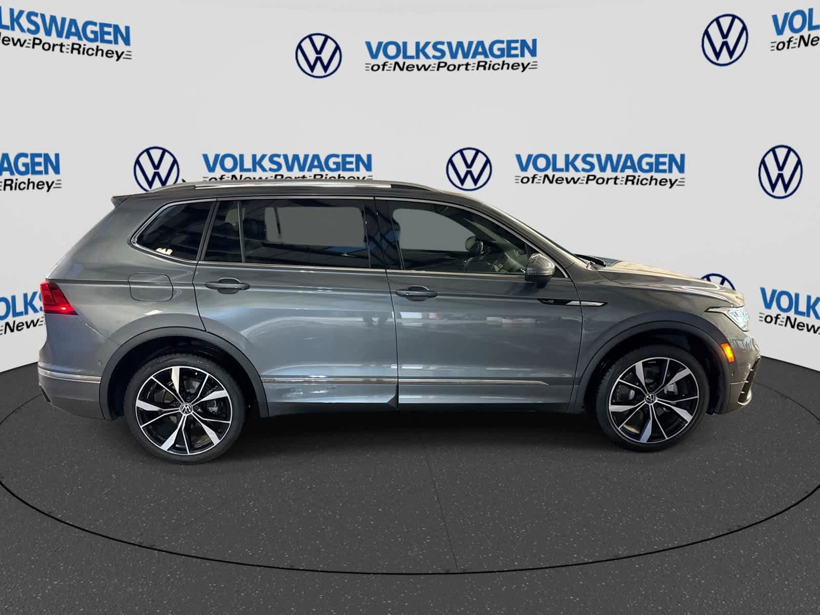 Used 2024 Volkswagen Tiguan SEL R-Line AWD/4WD image 15