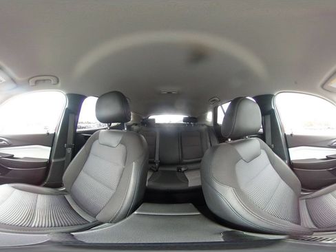 Used 2025 Chevrolet Trax LT FWD image 41