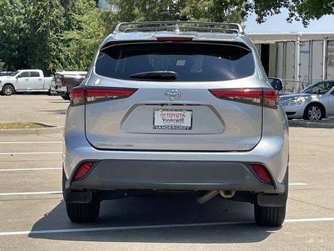 Certified 2021 Toyota Highlander XLE FWD image 5