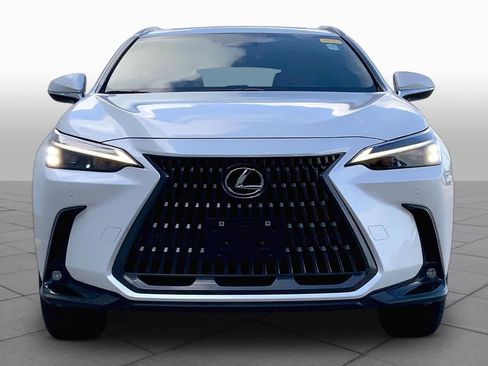 Used 2025 Lexus NX 250 FWD w/ Towing Package (2000 Lbs) image 4