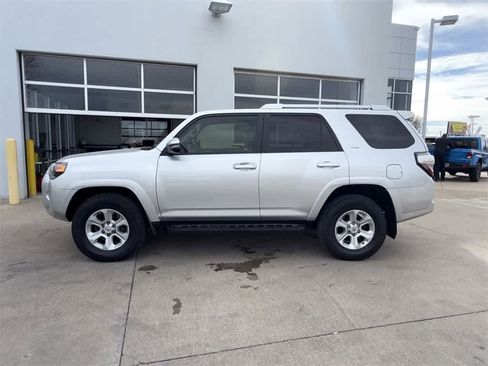 Used 2018 Toyota 4Runner SR5 Premium image 3