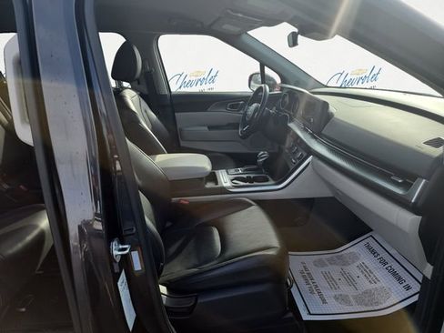 Used 2024 Kia Carnival LX FWD image 13