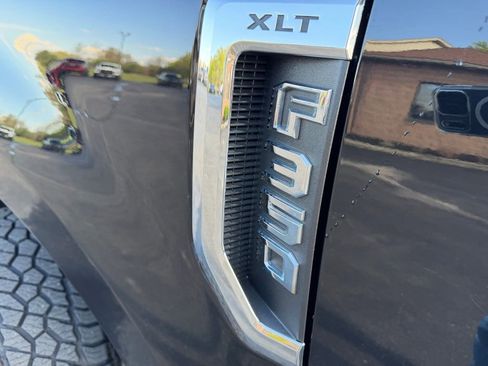 Used 2022 Ford F350 XLT w/ XLT Premium Package AWD/4WD image 8