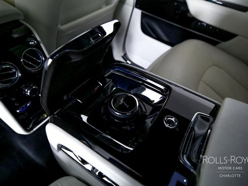 Used 2021 Rolls-Royce Cullinan Black Badge AWD/4WD image 21