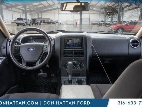 Used 2010 Ford Explorer Sport Trac XLT image 3