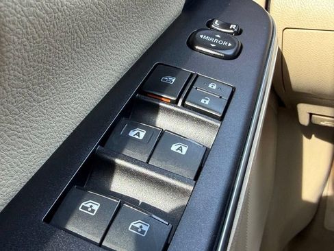 Used 2016 Toyota Camry XLE FWD image 15