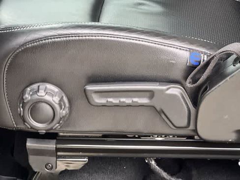 Used 2023 Jeep Wrangler Sport S image 31