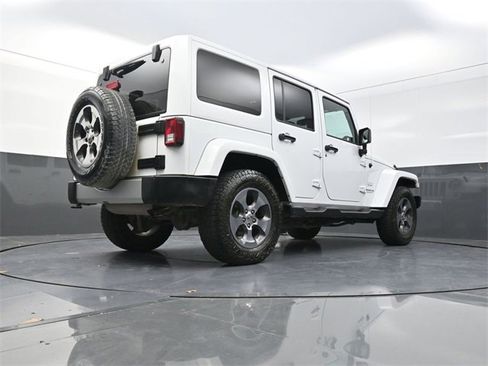 Used 2017 Jeep Wrangler Unlimited Sahara w/ Connectivity Group image 23