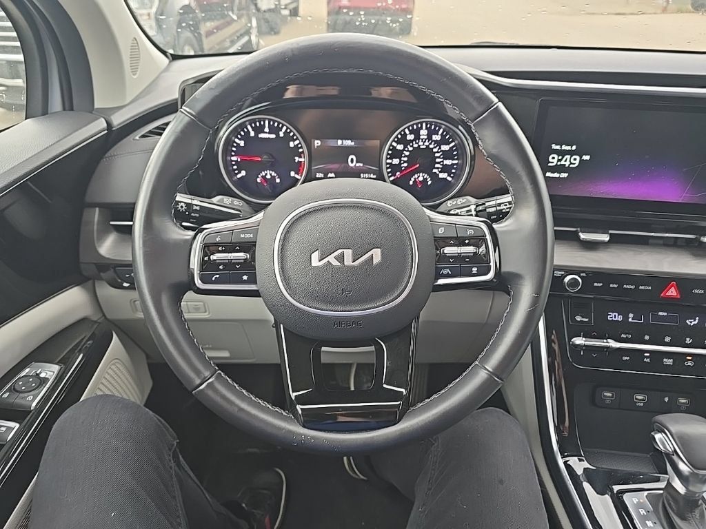 Used 2023 Kia Carnival EX FWD image 23