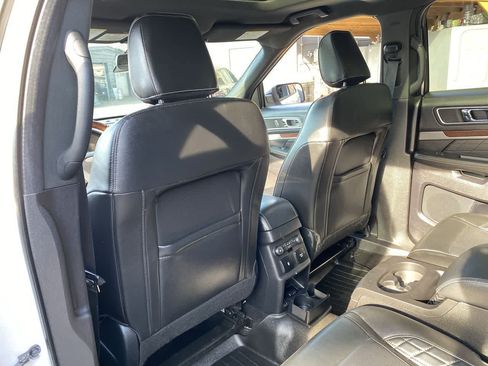 Used 2018 Ford Explorer Platinum AWD/4WD image 15
