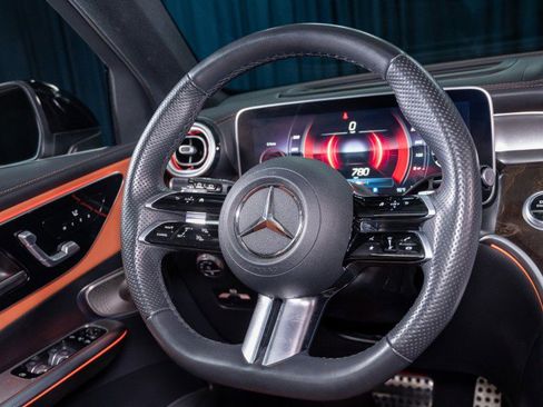 Certified 2023 Mercedes-Benz GLC 300 image 18