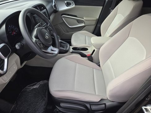Certified 2021 Kia Soul LX FWD image 11