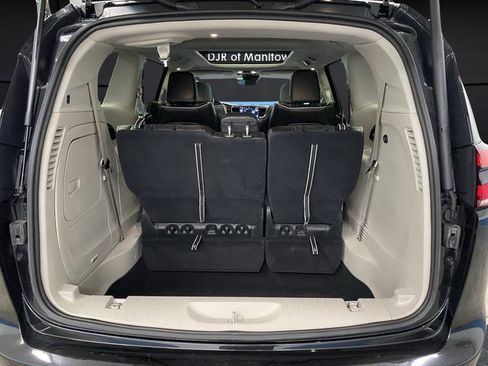 Used 2022 Chrysler Pacifica Limited FWD image 16