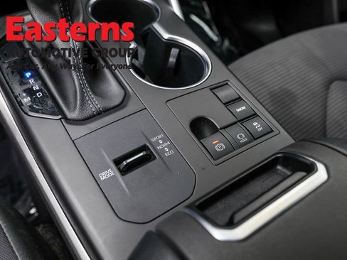 Used 2023 Toyota Highlander LE image 20