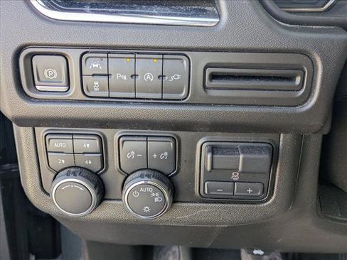 Used 2021 Chevrolet Suburban LT w/ LT Signature Package image 10