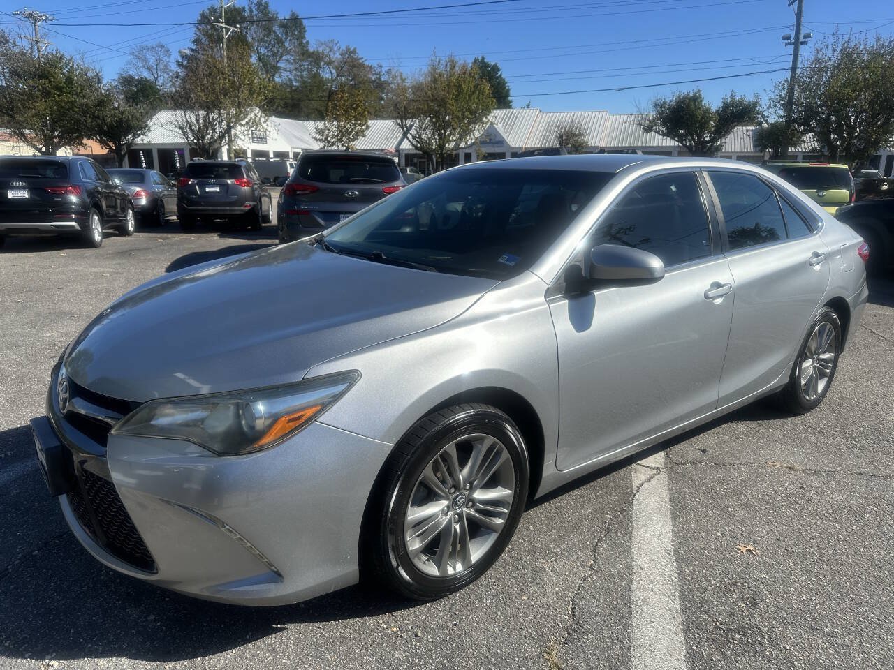 Used 2017 Toyota Camry SE FWD image 3