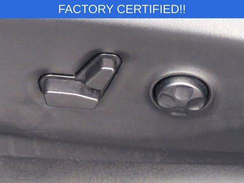 Certified 2025 Chrysler Pacifica Limited image 24